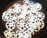 超簡単！豚肉と根菜の旨辛甘酢炒め！！作り方7写真