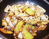 超簡単！豚肉と根菜の旨辛甘酢炒め！！作り方10写真