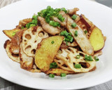 超簡単！豚肉と根菜の旨辛甘酢炒め！！作り方11写真