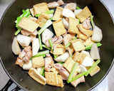 カブと鶏のもも・むね肉と油揚げの塩煮作り方3写真