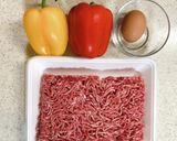 材料３つ 簡単　パプリカ肉詰めハンバーグ作り方1写真