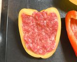 材料３つ 簡単　パプリカ肉詰めハンバーグ作り方4写真