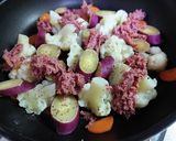カリフラワーとコンビーフの温サラダ♪作り方2写真