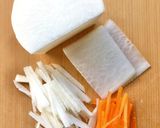 手早く♪細切り大根・人参と油揚げの味噌汁作り方1写真