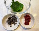 梅と塩昆布と大葉のおにぎり作り方1写真