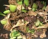 舞茸と牛肉のピリ辛アジアン焼きそば作り方5写真