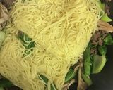 舞茸と牛肉のピリ辛アジアン焼きそば作り方6写真