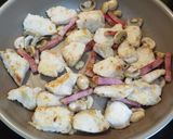 鶏むね肉とマッシュルームのアンチョビ炒め作り方6写真
