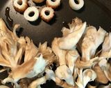 舞茸、ちくわ、お餅の甘辛バターソテー作り方2写真