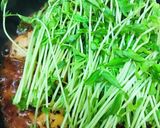 鶏肉＆豆苗のトマト缶サッと煮込みの一品作り方3写真