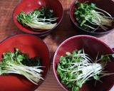 豆腐とわかめと貝割れ菜のお味噌汁！作り方3写真