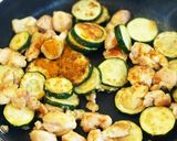 ズッキーニと鶏肉のカレー炒め◇バター添え作り方5写真