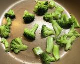 簡単弁当おかず☆ブロッコリー入り炒め卵作り方3写真
