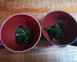 豆腐となめことわかめと長ネギの味噌汁。作り方3写真
