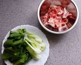 青梗菜と豚肉のお味噌汁作り方1写真