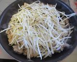 豚肉とモヤシの甘辛チーズ炒め☆作り方2写真