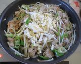豚肉とモヤシの甘辛チーズ炒め☆作り方4写真