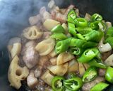 シャキシャキれんこんと豚バラ肉の炒め煮作り方4写真