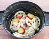 さつまいもとれんこんのゴマドレひき肉和え作り方5写真
