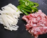 簡単！大根青椒肉絲　ごま風味作り方1写真