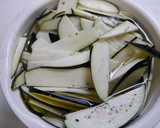 簡単！茄子としらすの白だし炒め作り方1写真