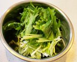 サバ缶と水菜のペペロンチーノ作り方1写真