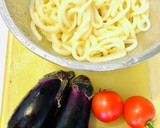 サバ缶とナスのイタリアン焼きうどん作り方1写真