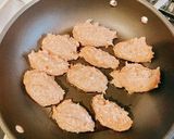 混ぜて焼くだけ！照り焼き月見つくね作り方5写真