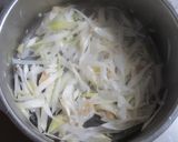白ねぎたっぷり!鶏もも肉入り生姜スープ作り方3写真