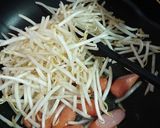 簡単節約ヘルシー☆ウインナーもやし卵炒め作り方3写真