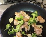 "十勝豚丼のたれ"鶏とブロッコリー炒め作り方2写真