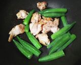 お弁当★鶏とオクラ辛旨イタリンガーリック作り方3写真