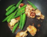 お弁当★鶏とオクラ辛旨イタリンガーリック作り方4写真