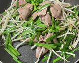 スタミナ満点！ニラレバ炒めの作り方作り方5写真