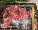 豚こま肉と春菊のオイスター炒め作り方1写真