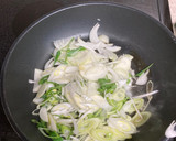 豚こま肉と春菊のオイスター炒め作り方5写真