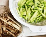 ごぼうとブロッコリーの芯のカレー炒め煮作り方1写真