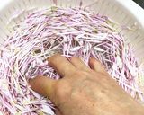 新しい味発見!キクと塩昆布和え作り方4写真