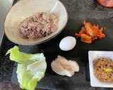 五穀米の納豆キムチ炒飯の目玉焼き乗せ作り方1写真