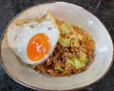 五穀米の納豆キムチ炒飯の目玉焼き乗せ作り方6写真