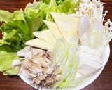 簡単レタス豚しゃぶ鍋　鍋タレ不要！作り方2写真