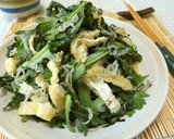 半分火を通す♪春菊揚げじゃこのごま油炒め作り方5写真