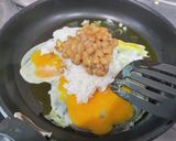 納豆キムチ炒飯の目玉焼き乗せ作り方3写真
