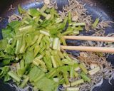 蕪の葉のニンニクしらす炒め作り方4写真