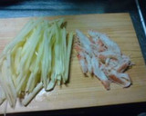 じゃがいもとカニカマの胡麻炒め作り方1写真