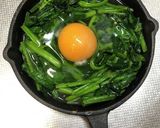 スキレットで☆ほうれん草の巣ごもり卵♪作り方4写真