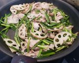 豚バラれんこんのオイスターソース炒め作り方5写真