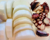 ほんだしで煮込む大根とタコの柔らか煮♡作り方1写真