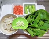 里芋に小松菜と小エビの醤油炒め作り方1写真