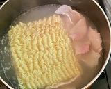 レタスとトマトでサッポロ一番みそラーメン作り方3写真